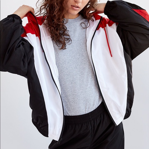 Aritzia Windbreaker Jacket ✨ - Picture 5 of 8